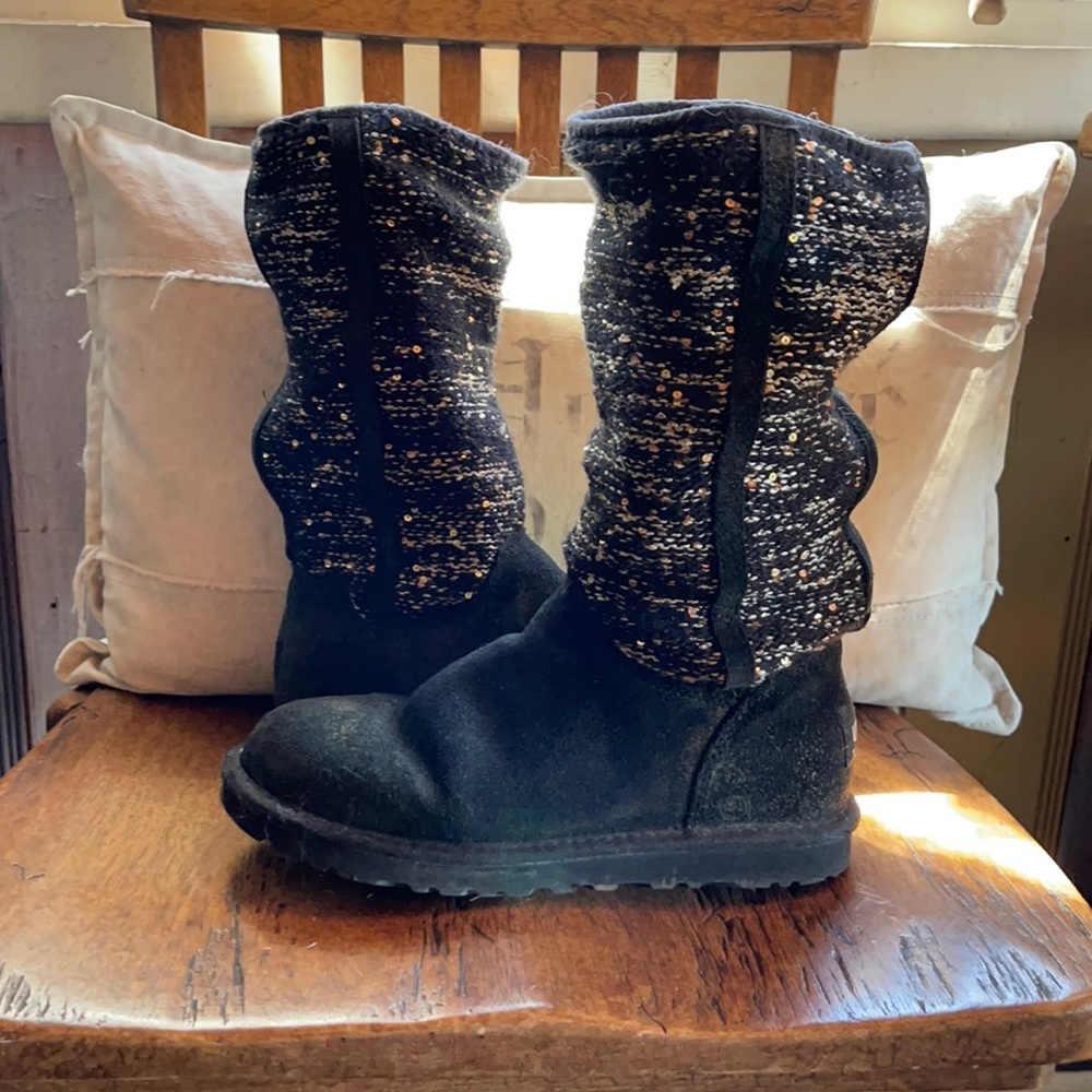Rare slouch UGG boot black with gold sequence. Gold flakes.